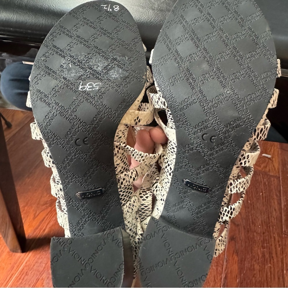 Vionic Black and Cream Strappy Sandals - Picture 8 of 9